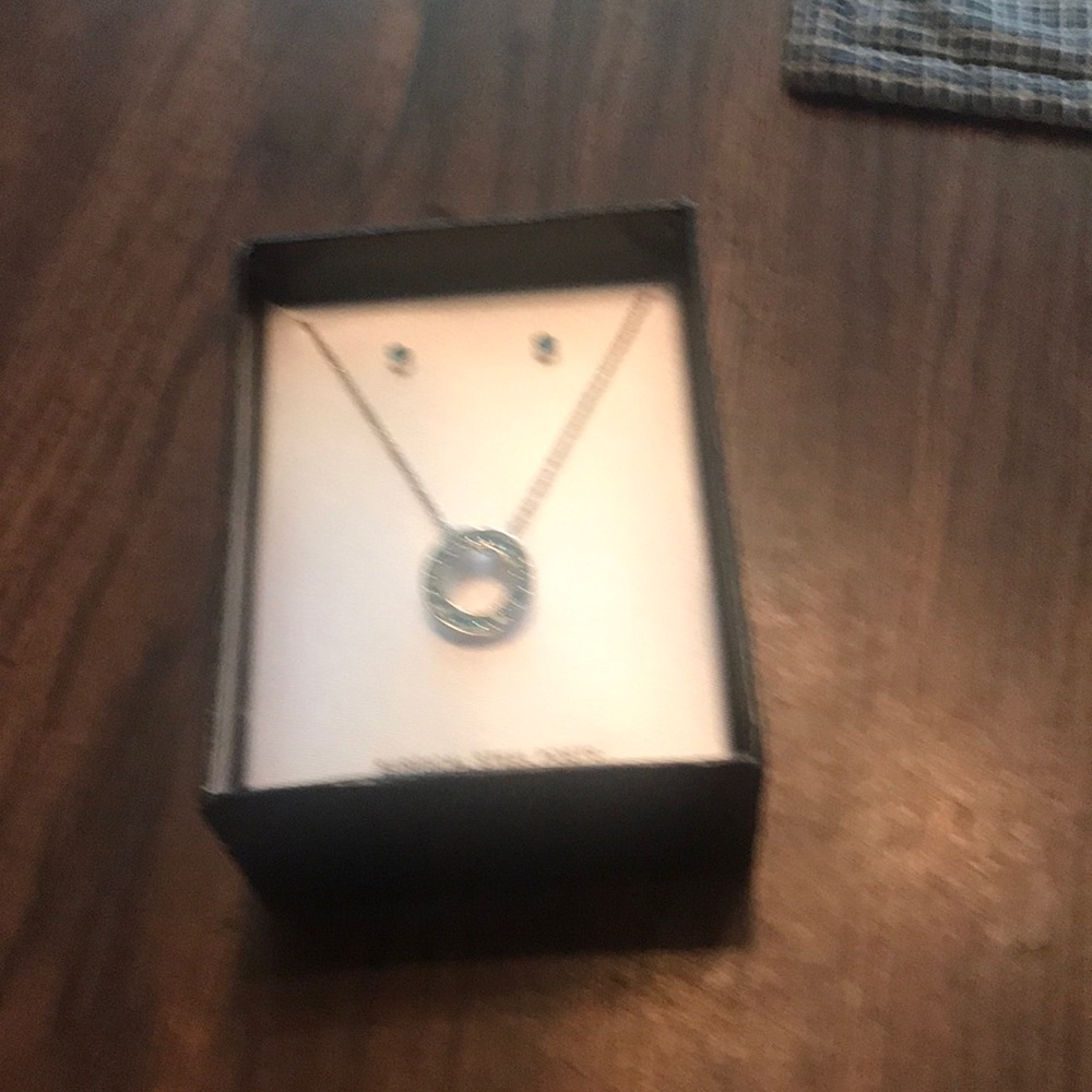 Ladies jewelry set brand new